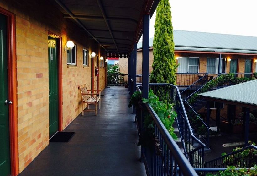 The Vines Motel & Cottages