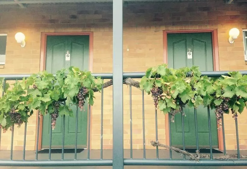 The Vines Motel & Cottages
