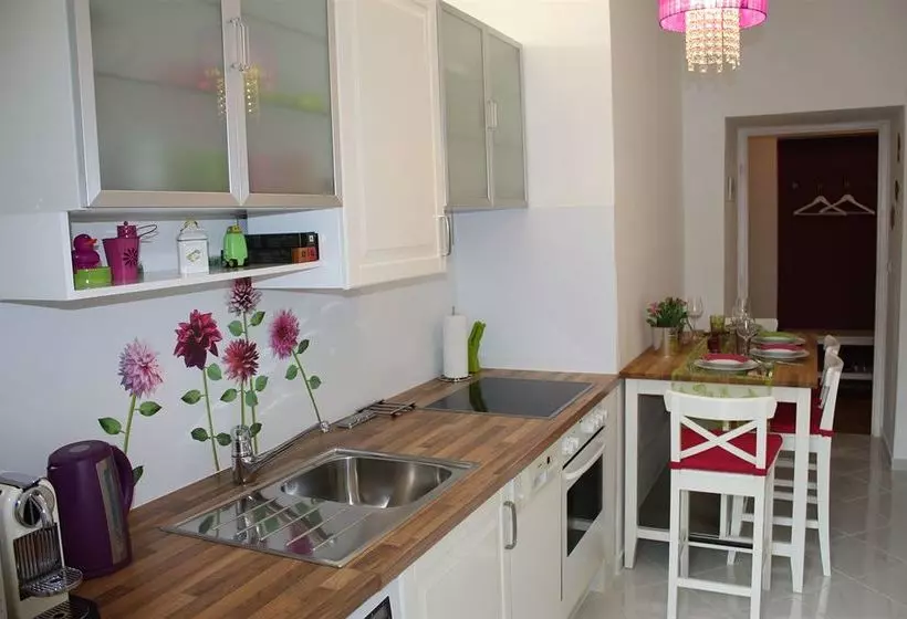 Govienna Park Apartment
