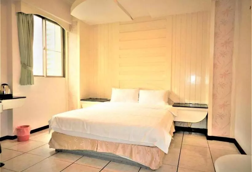 هتل Tainan Inn