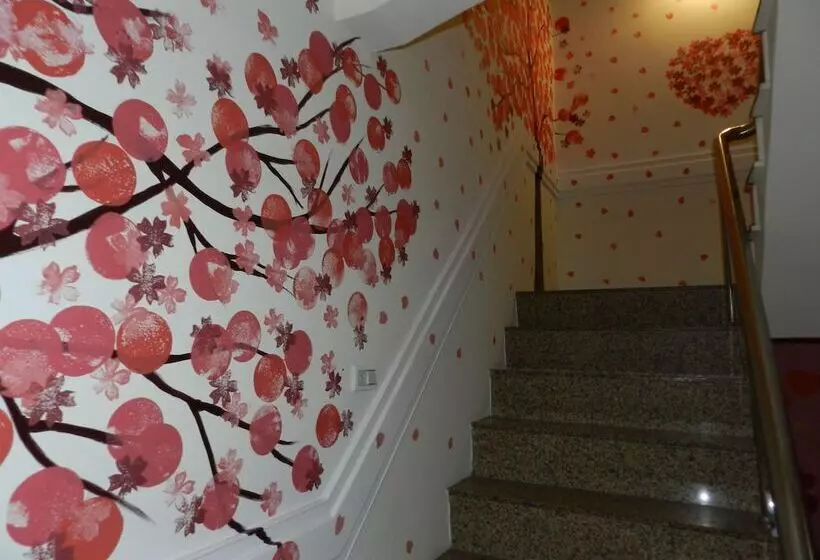 هتل Tainan Inn
