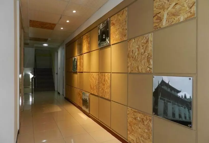 هتل Tainan Inn
