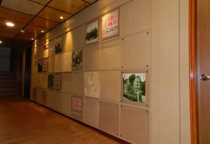 هتل Tainan Inn