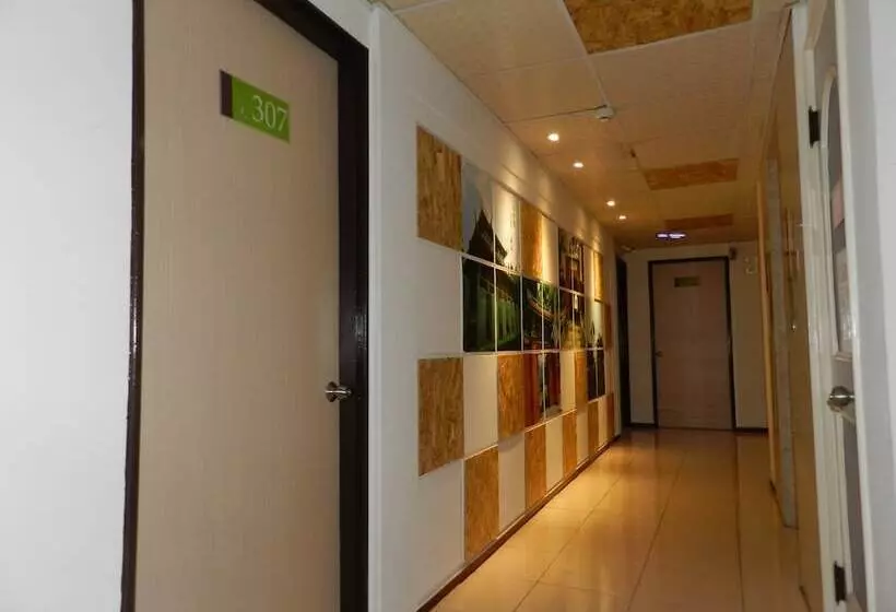 هتل Tainan Inn