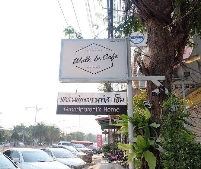 هتل Grandparent's Home