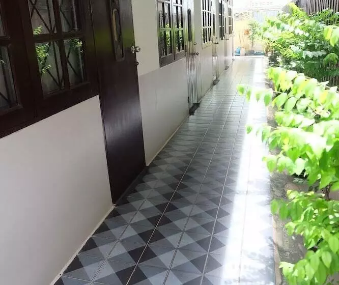 هتل Grandparent's Home