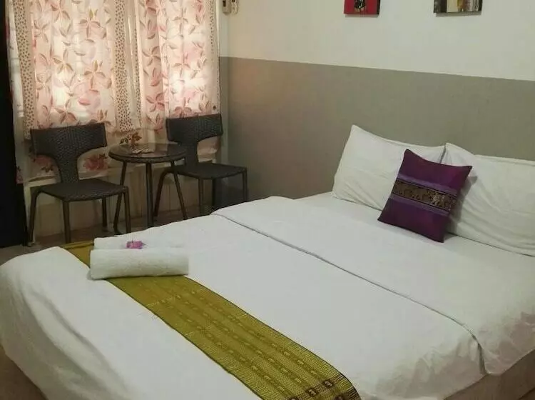 هتل Grandparent's Home