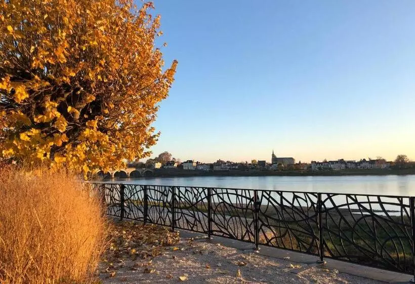 Отель Les 3 Lieux