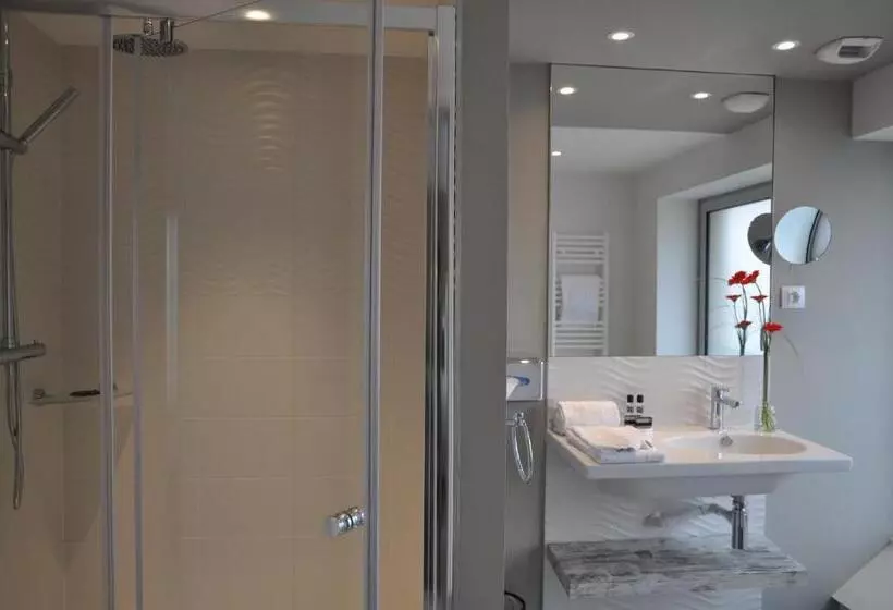 Отель Les 3 Lieux