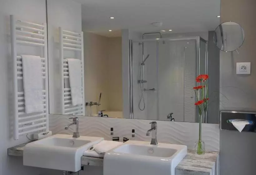 Отель Les 3 Lieux