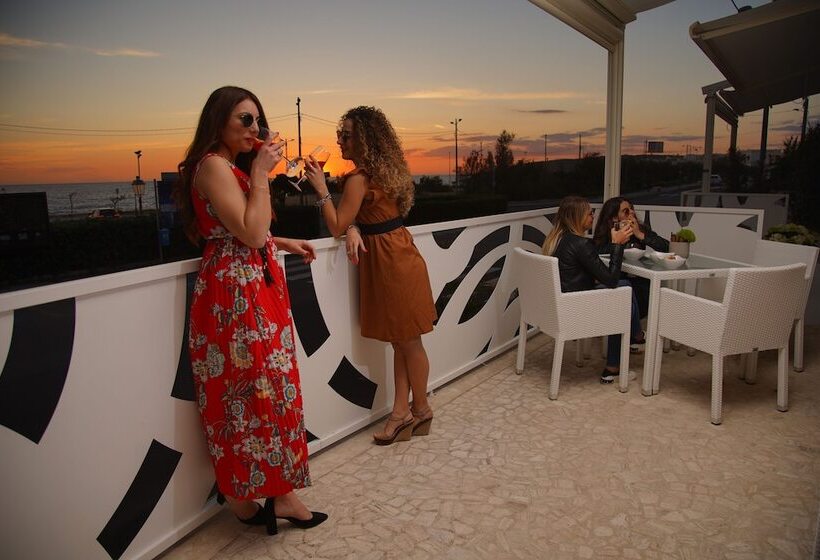 Szálloda Piccadilly Rooms Restaurant And Beach