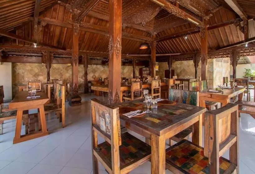 Отель Oka Legian