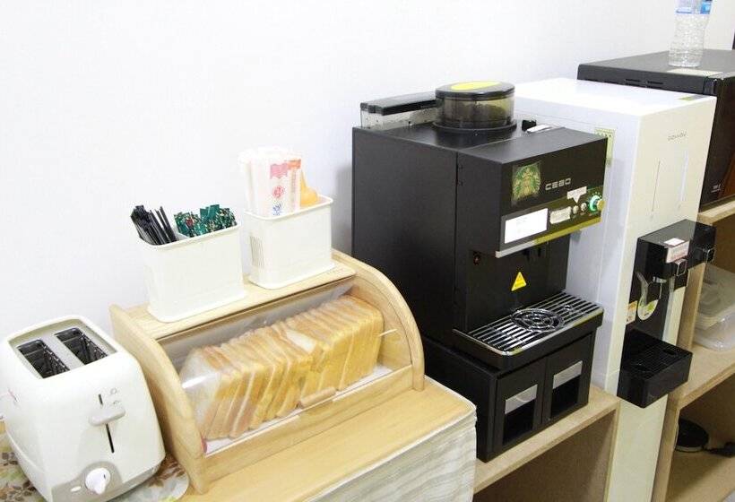 Пансион 24 Guesthouse Myeongdong Town