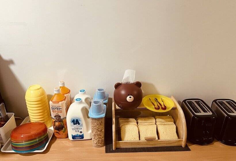 Пансион 24 Guesthouse Myeongdong Town