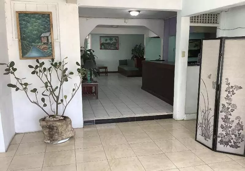 استراحتگاه Cariblue Beach