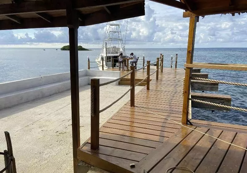 استراحتگاه Cariblue Beach