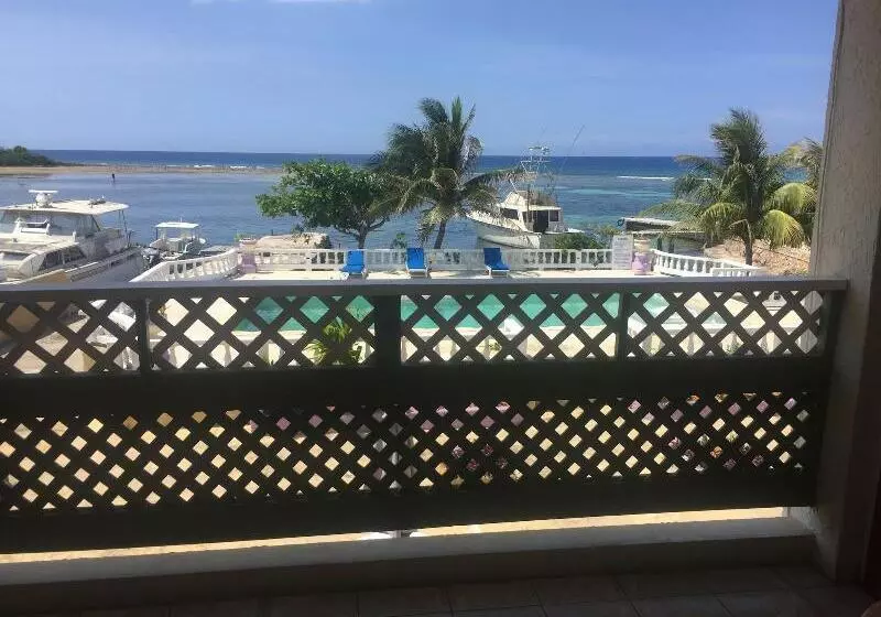 استراحتگاه Cariblue Beach