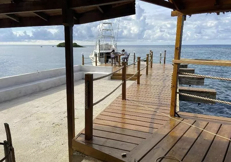 استراحتگاه Cariblue Beach