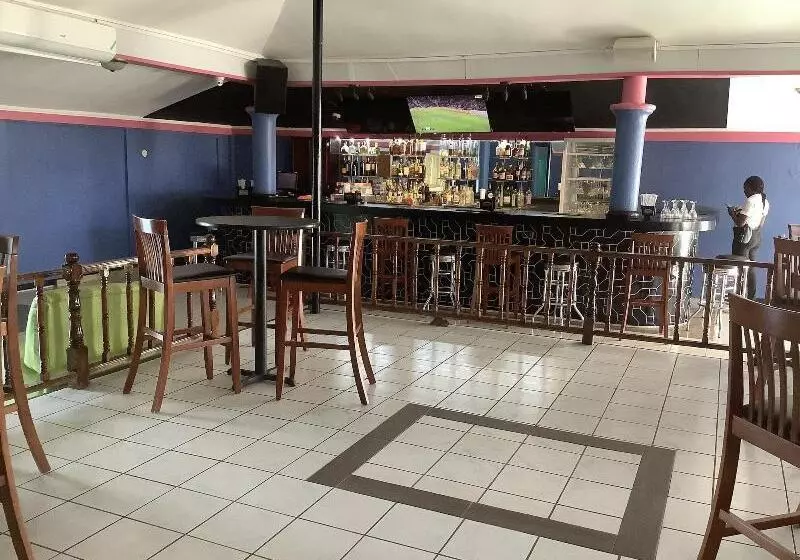 استراحتگاه Cariblue Beach