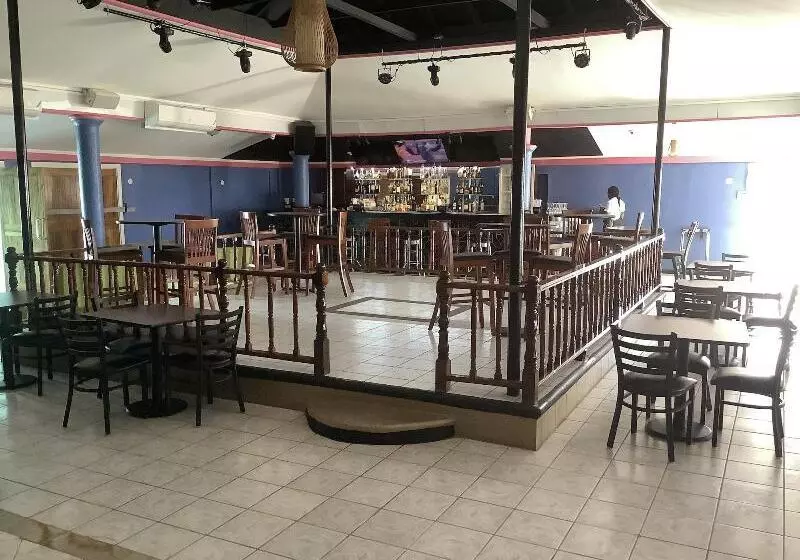 استراحتگاه Cariblue Beach