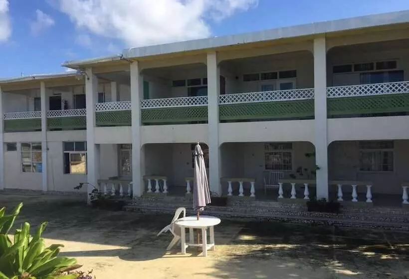 استراحتگاه Cariblue Beach