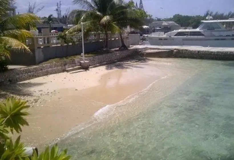 استراحتگاه Cariblue Beach