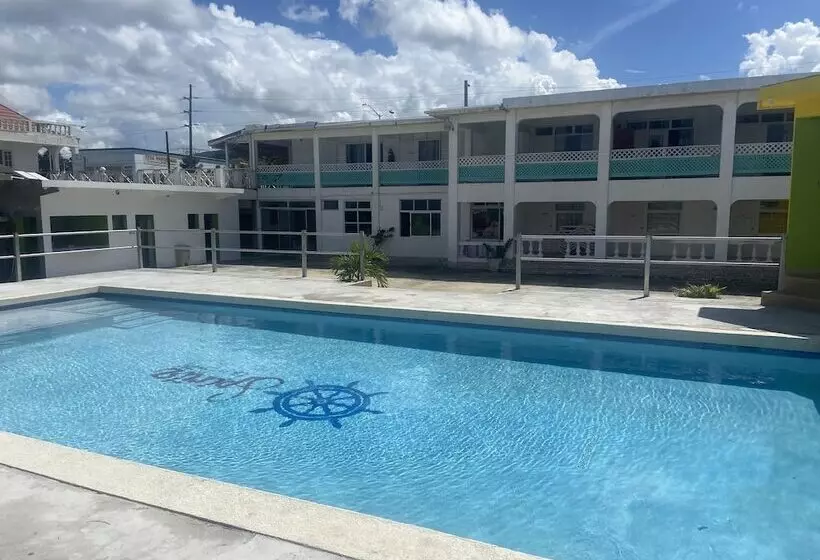 استراحتگاه Cariblue Beach