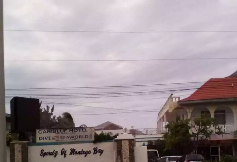 استراحتگاه Cariblue Beach