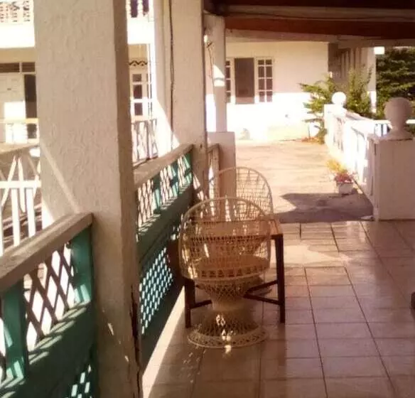 استراحتگاه Cariblue Beach