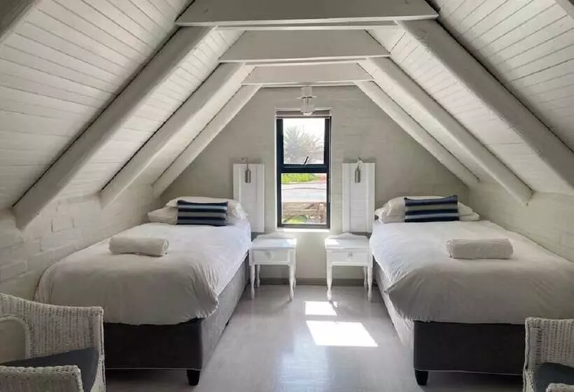 فندق Blue Bay Lodge