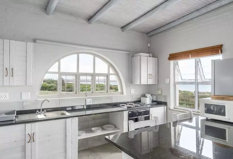 فندق Blue Bay Lodge