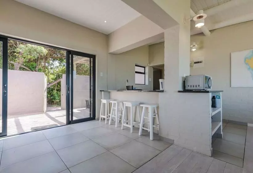 فندق Blue Bay Lodge