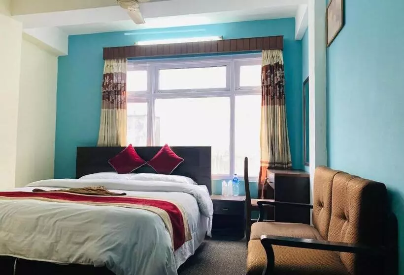 هتل Discovery Inn