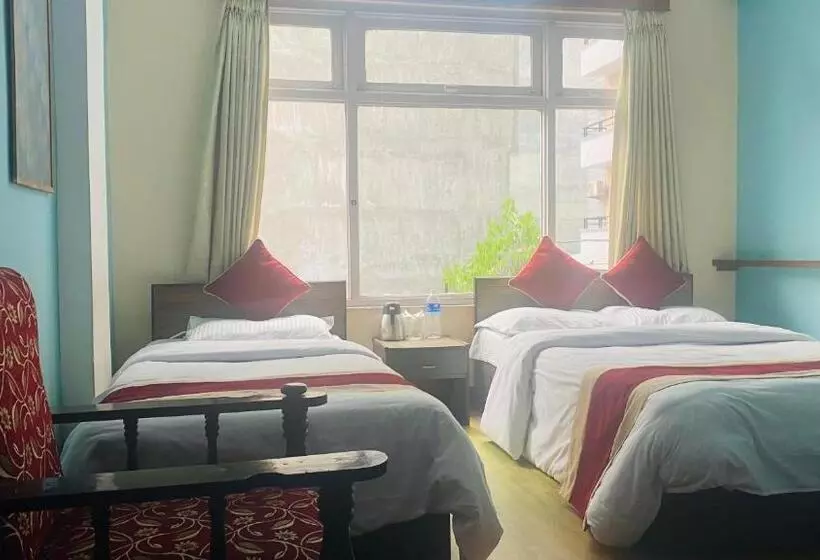 هتل Discovery Inn