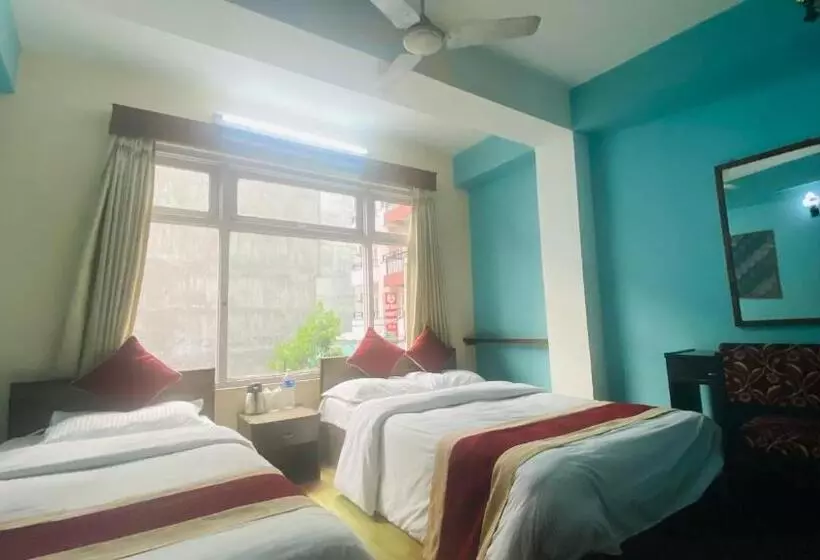 هتل Discovery Inn