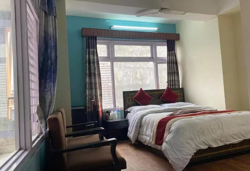 هتل Discovery Inn