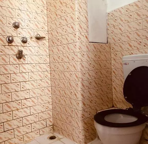 هتل Discovery Inn