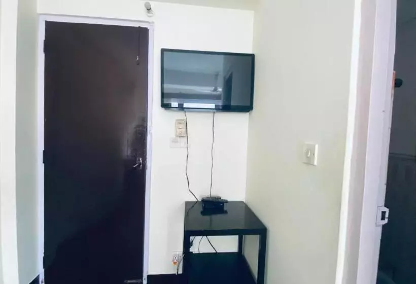 هتل Discovery Inn