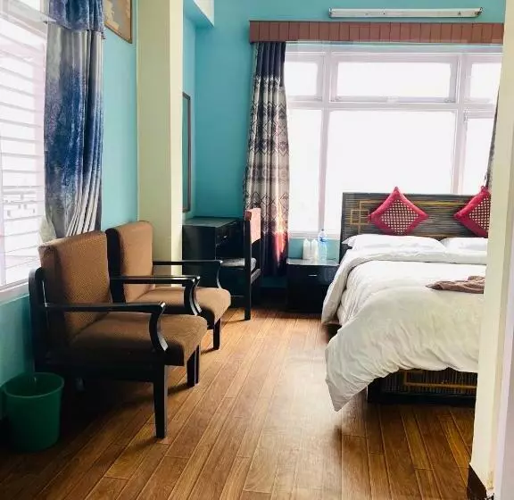 هتل Discovery Inn