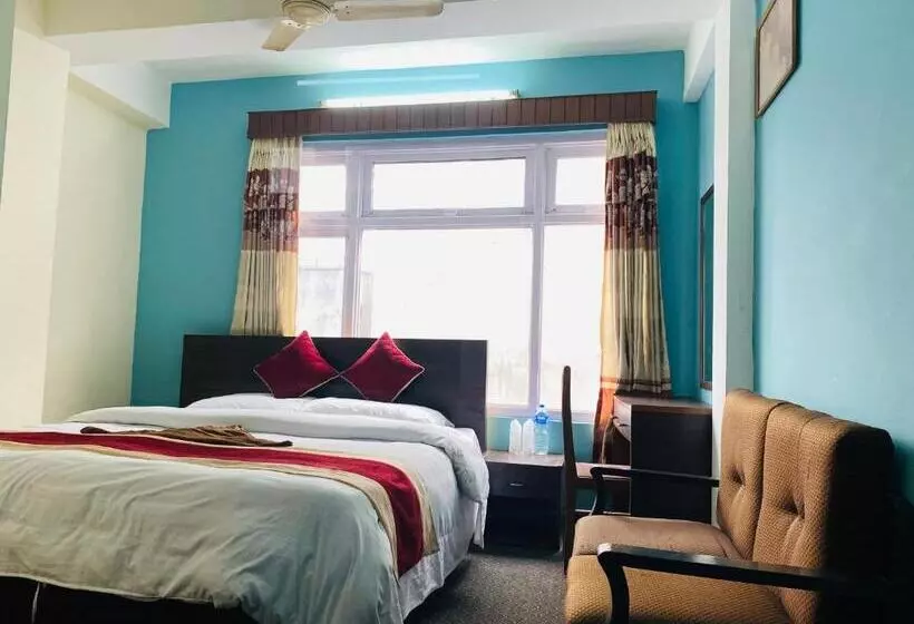 هتل Discovery Inn