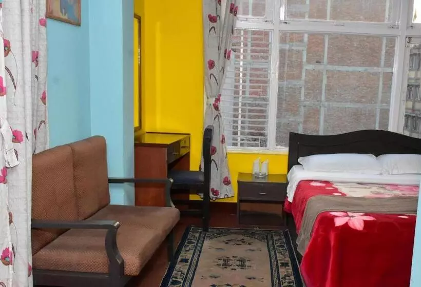 هتل Discovery Inn