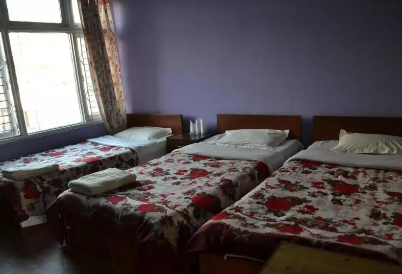 هتل Discovery Inn