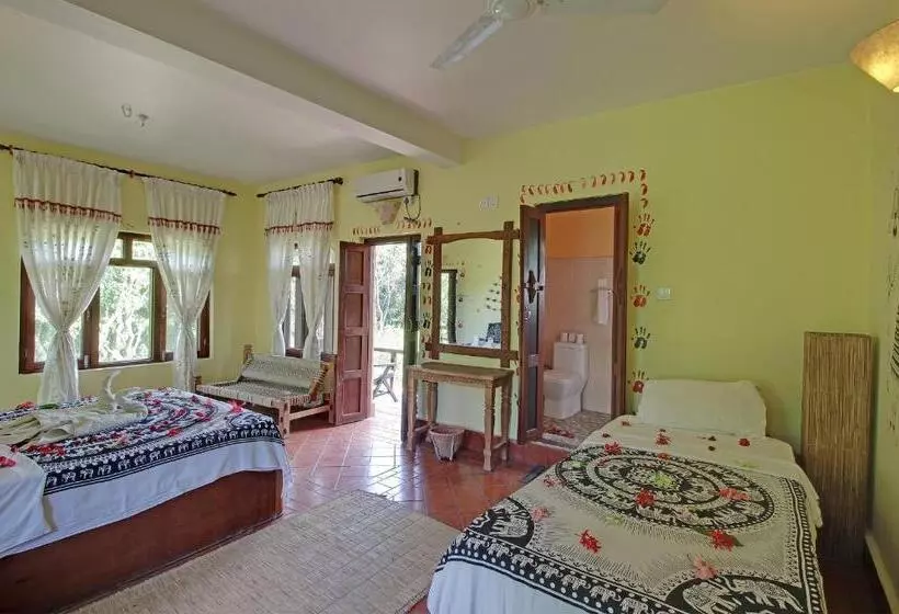 هتل Sapana Village Lodge