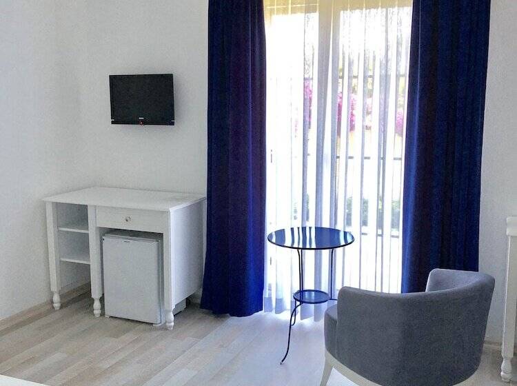 בית מלון כפרי Yasemin Alacati   Adult Only