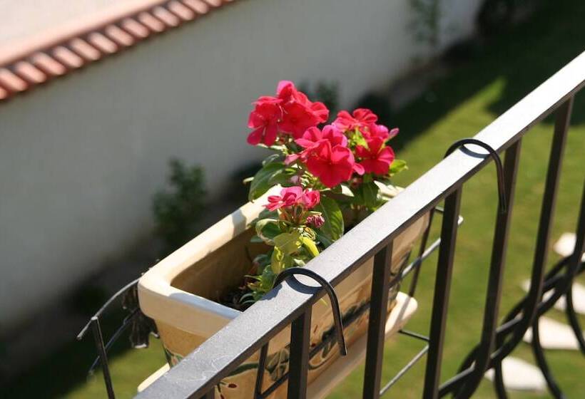 בית מלון כפרי Yasemin Alacati   Adult Only