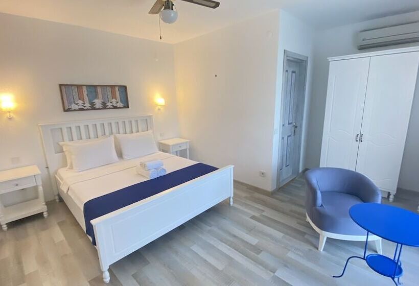 בית מלון כפרי Yasemin Alacati   Adult Only