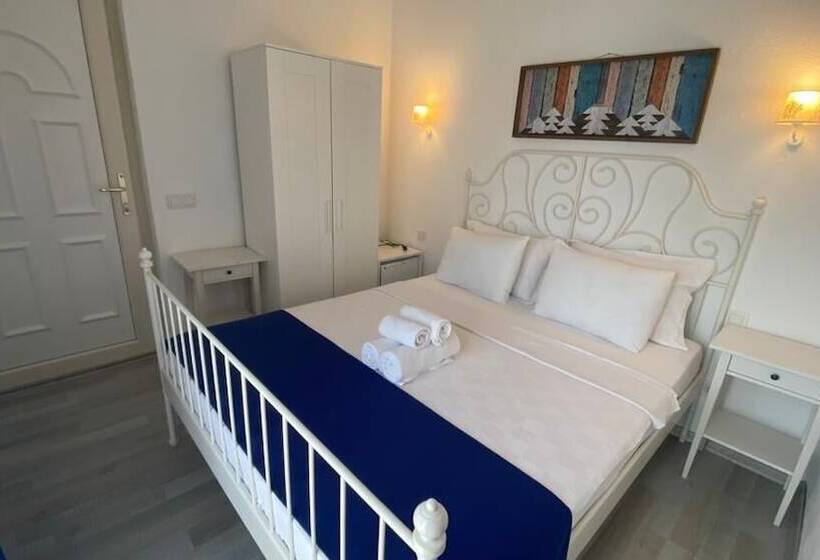 בית מלון כפרי Yasemin Alacati   Adult Only