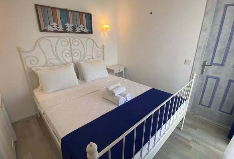 בית מלון כפרי Yasemin Alacati   Adult Only