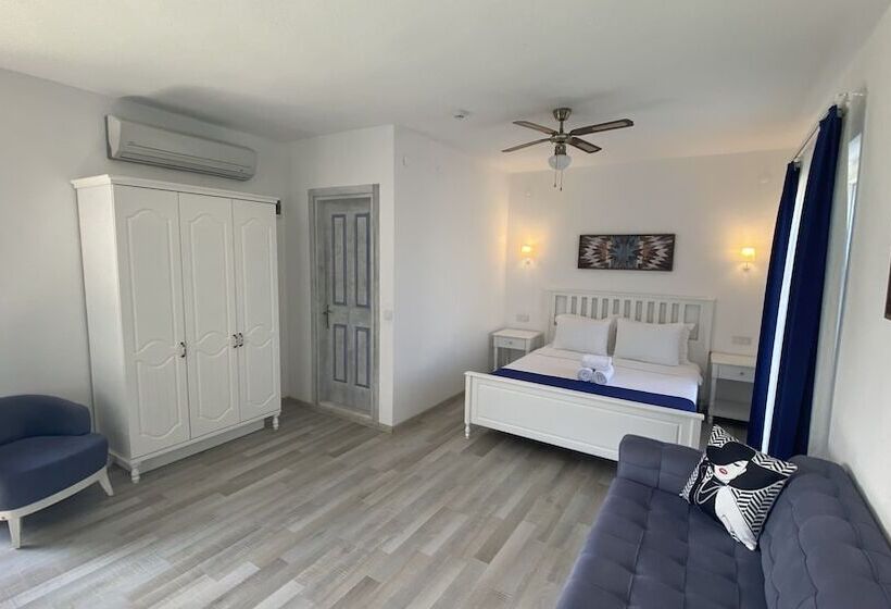 בית מלון כפרי Yasemin Alacati   Adult Only