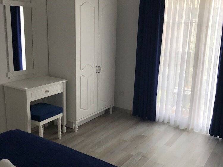 בית מלון כפרי Yasemin Alacati   Adult Only